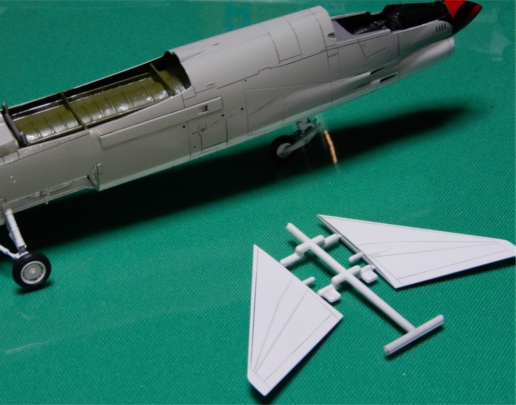 Amazon | RVHPモデルズ 1/48 アメリカ海軍 TF-8A (F8U-1T) 複座